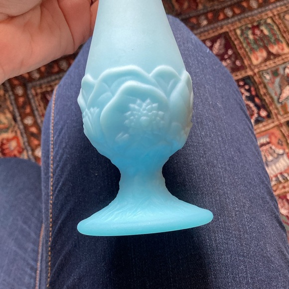 Fenton Waterlily Blue Satin Frosted Glass Floral Swung Bud Vase Vintage - Picture 2 of 6